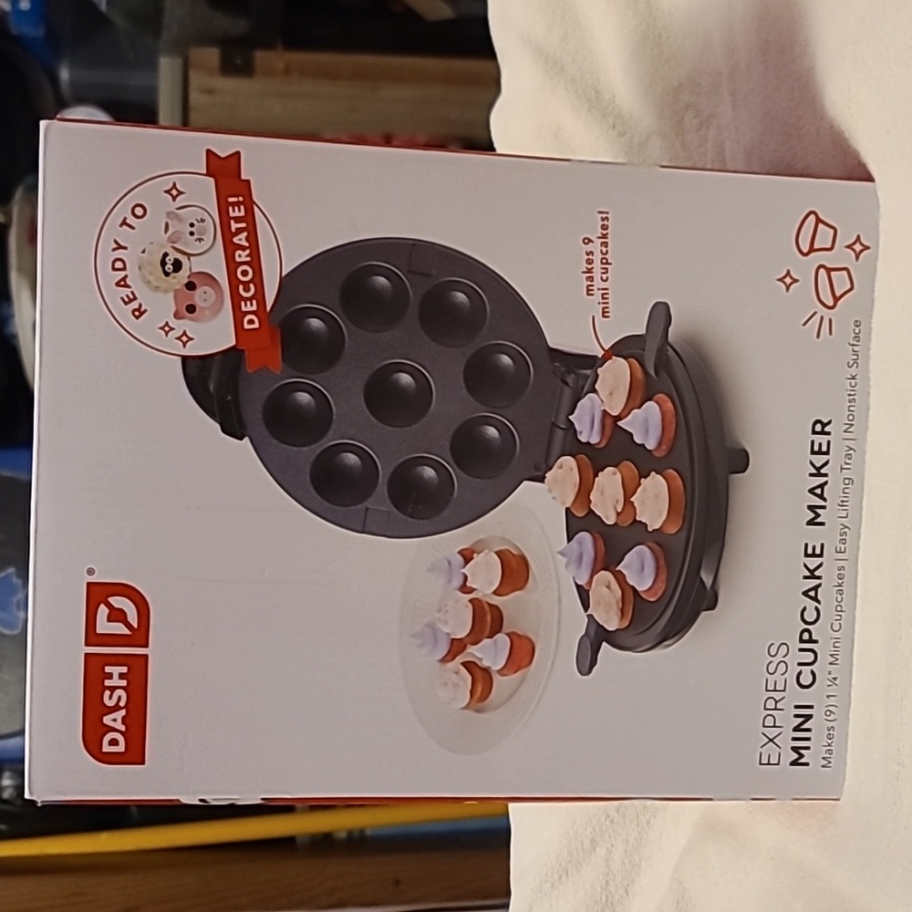Dash Express Mini Cupcake Maker